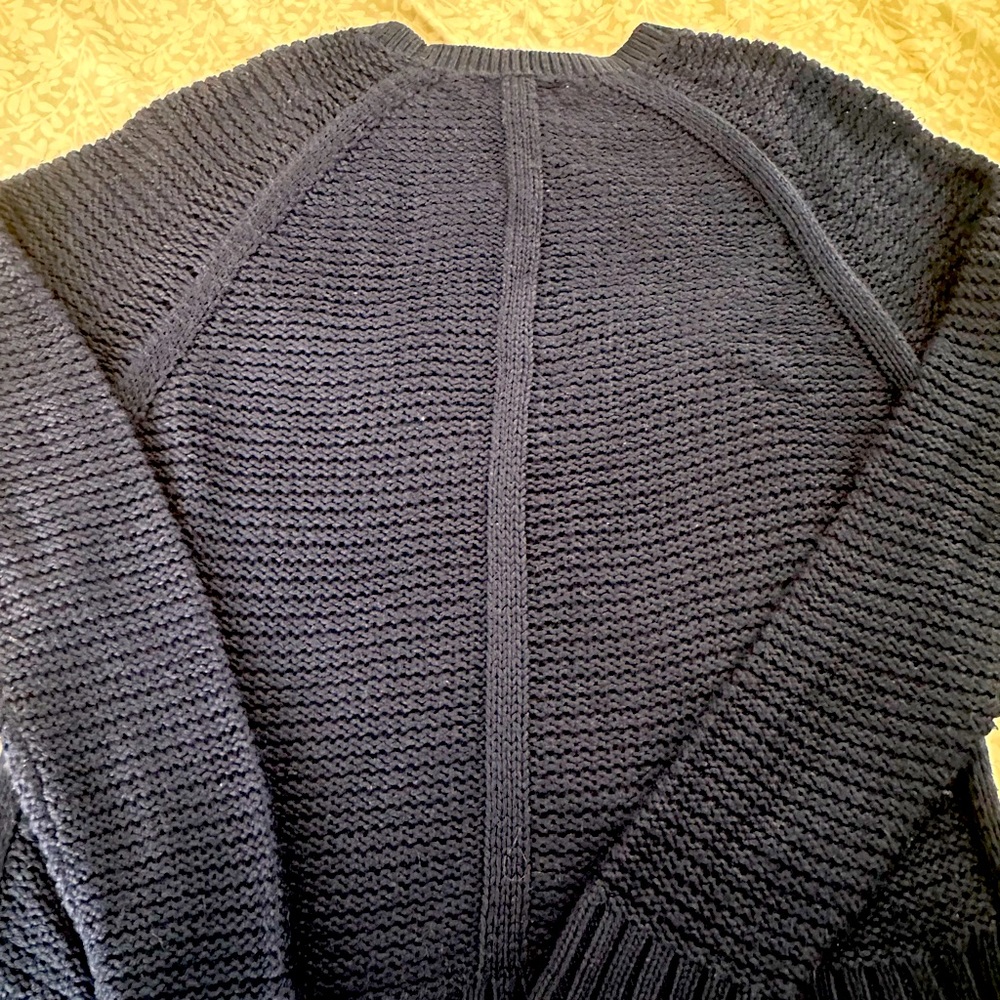 Banana Republic Eyelet sweater in XL navy blue - Picture 3 of 4
